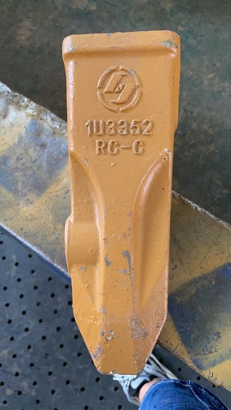 Baja paduan Excavator Bucket Teeth Forging Casting IU3352 Rock Teeth Untuk Kucing E320