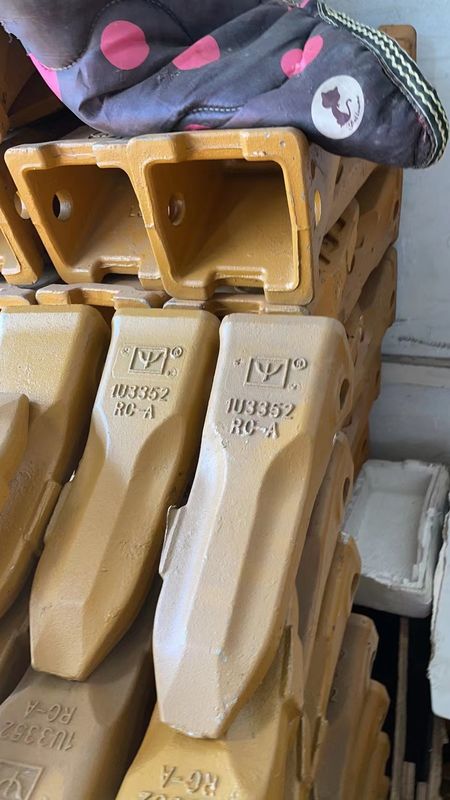 Baja paduan Excavator Bucket Teeth Forging Casting IU3352 Rock Teeth Untuk Kucing E320