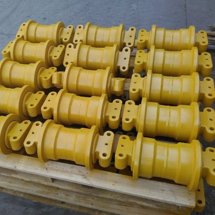 Suku cadang ekskavator di bawah sasis track roller sprocket idler roller atas Track roller bawah