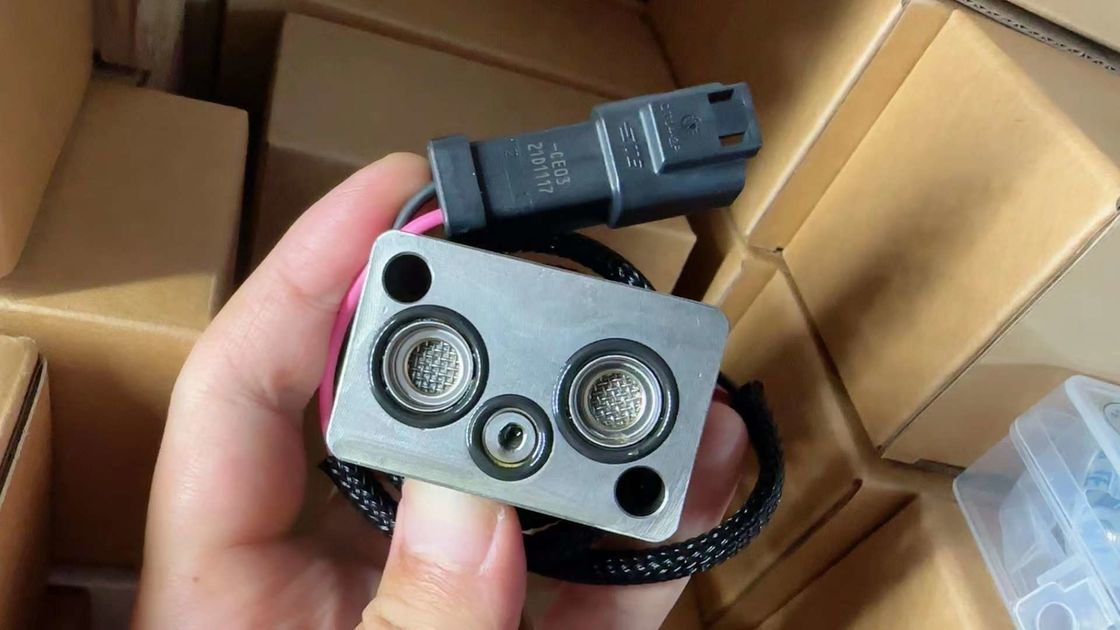 065726 Excavator Bagian Hidraulik Pilot Valve Pompa Hidraulik Solenoid Valve Untuk PC200-7
