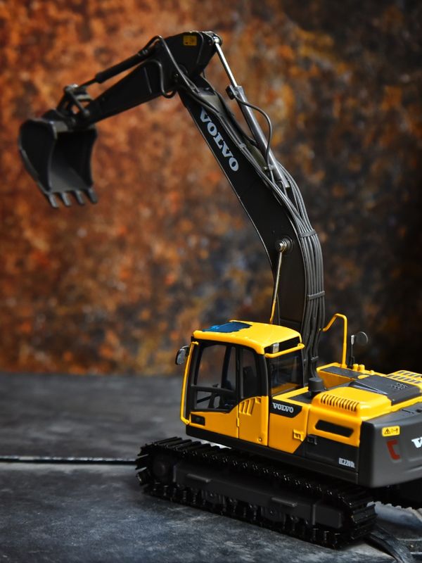 VOLVO Volvo EC220DL model excavator paduan asli simulasi kendaraan teknik ornamen excavator