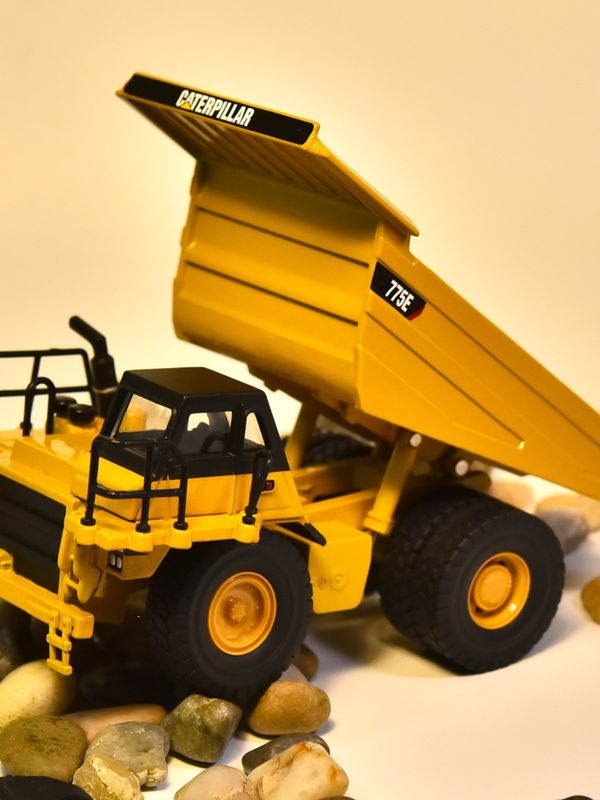 NORSCOT CAT775E Dump Truck 1/64 Scale Alloy Diecast Model Kendaraan Dekorasi Koleksi