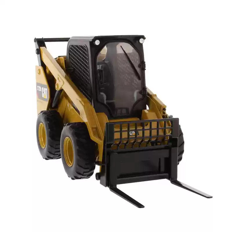 Model Alat Berat Skid Steer Loader Die-Cast Alloy Skala 1:16 DM cat 272D2 dengan Cat Kuning cat Otentik Kendaraan Konstruksi Koleksi