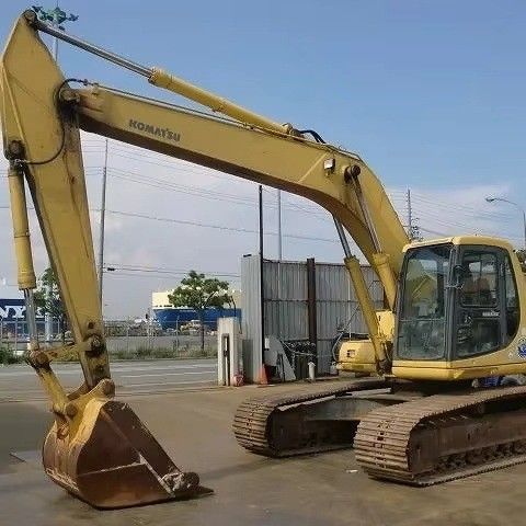Digunakan Komatsu PC200-6 Excavator dengan mesin Cummins direnovasi untuk konstruksi pertambangan