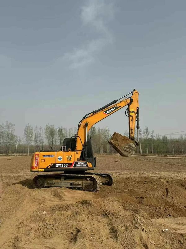 Digunakan SANY SY135 13,5 Ton Excavator untuk Konstruksi Pertambangan Aplikasi Earthmoving