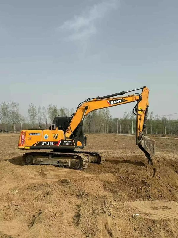 Digunakan SANY SY135 13,5 Ton Excavator untuk Konstruksi Pertambangan Aplikasi Earthmoving