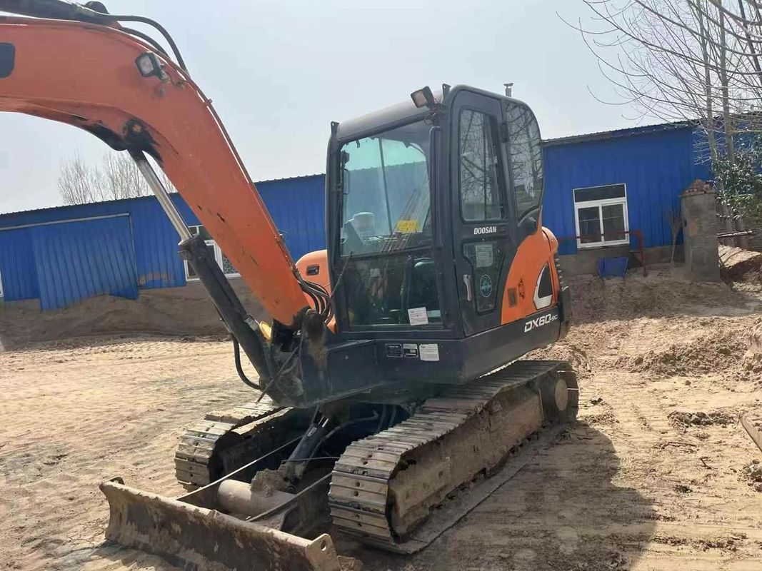 Perawatan yang baik Digunakan 2020 Doosan DX60-9C 6 Ton Excavator Untuk Pekerjaan Utilitas Lansekap