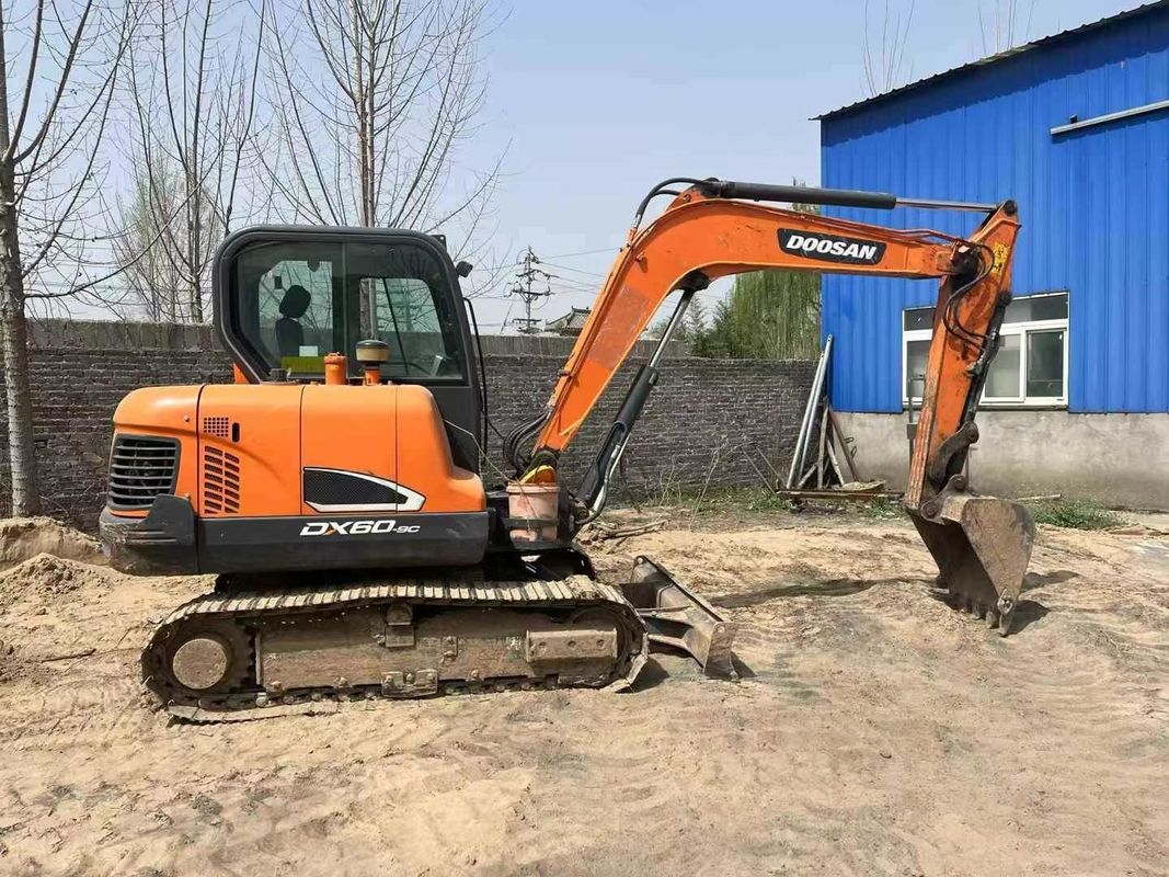Perawatan yang baik Digunakan 2020 Doosan DX60-9C 6 Ton Excavator Untuk Pekerjaan Utilitas Lansekap