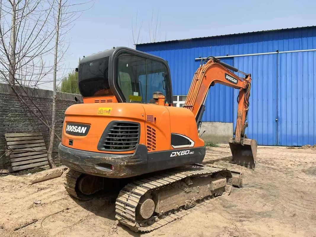 Perawatan yang baik Digunakan 2020 Doosan DX60-9C 6 Ton Excavator Untuk Pekerjaan Utilitas Lansekap