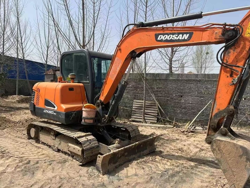 Perawatan yang baik Digunakan 2020 Doosan DX60-9C 6 Ton Excavator Untuk Pekerjaan Utilitas Lansekap