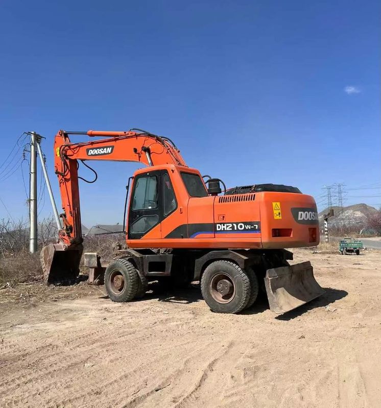 Digunakan Doosan DH210 Wheel Excavator Dengan Drive Hidraulik Dan Berat Operasi Kualitas Baik Excavator