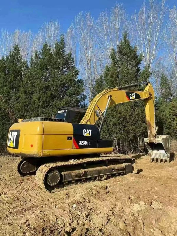 Digunakan Caterpillar 323D Excavator Kondisi yang sangat baik Siap untuk pekerjaan konstruksi berat