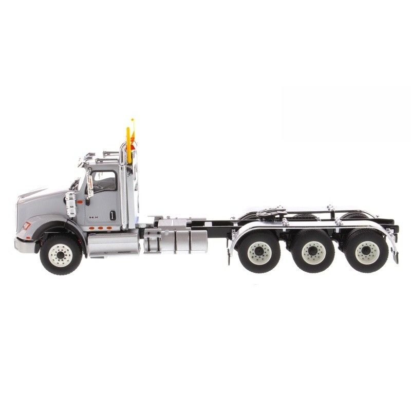 DM International HX620 Tri-Axle American Flatbed Truck Model 1/50 Skala Diecast Koleksi 71011