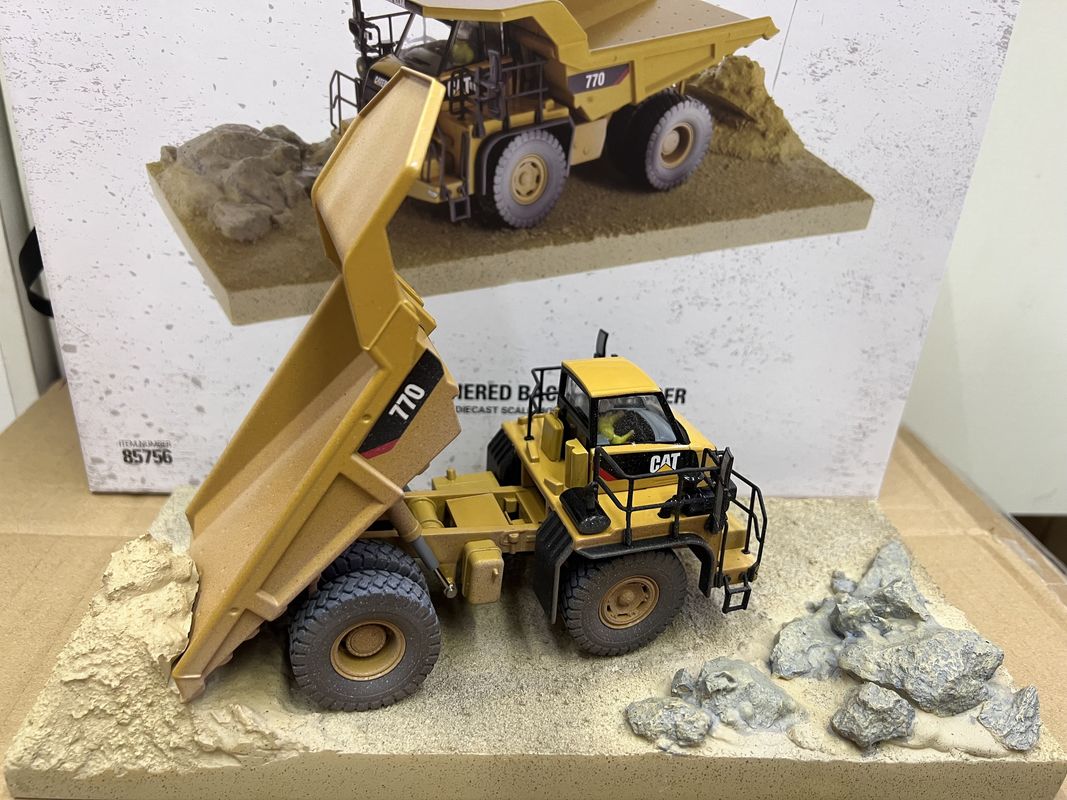 DM 1/50 Scale Heavy Duty Off-Highway Dump Truck Muddy Edisi Khusus Diecast Model 85756