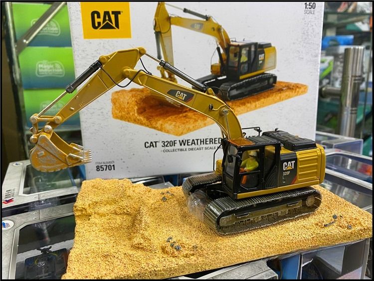 Diecast Masters DM 85701 Caterpillar 320F Hydraulic Excavator 1:50 Model Rekayasa Diecast