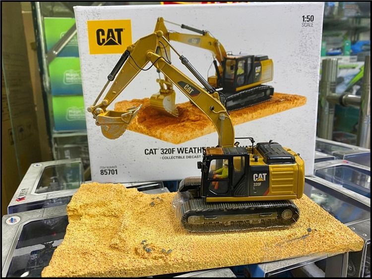 Diecast Masters DM 85701 Caterpillar 320F Hydraulic Excavator 1:50 Model Rekayasa Diecast