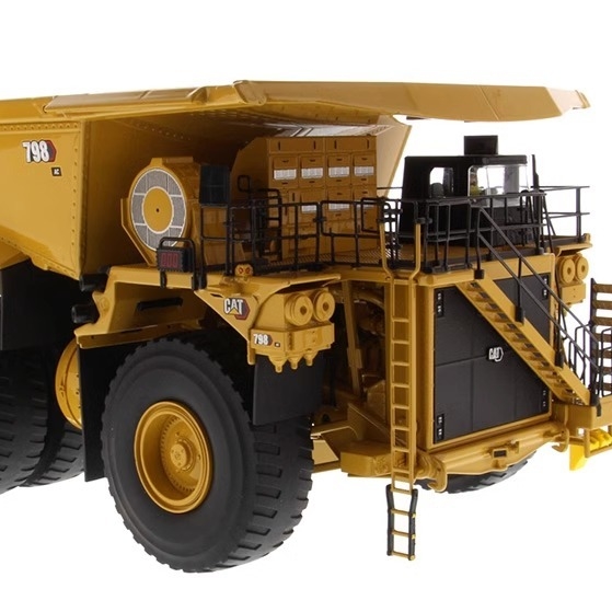 Diecast Masters 1:50 CAT 798AC Truk Mining Haul Super Besar Die-cast Model 85671