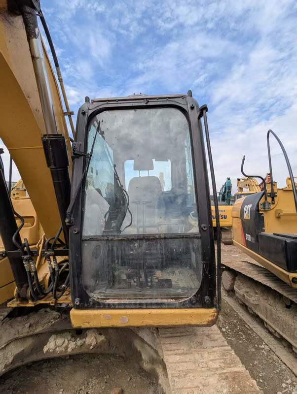 Ekskavator Hidraulik Cat 312D Bekas dengan Mesin Cat C4.2 ACERT, Berat Operasi 13.000 kg, dan Kedalaman Gali Maksimum 6,44 m