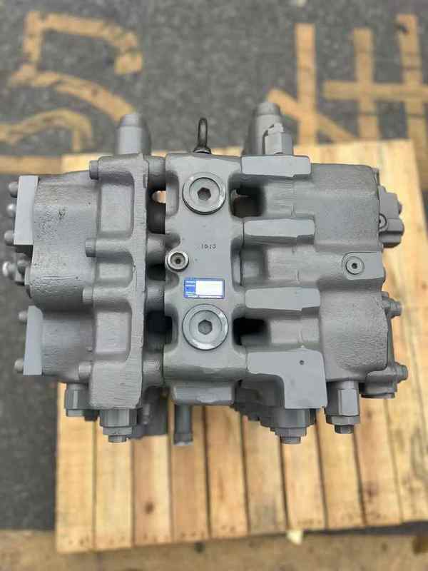 Original Toshiba Main Control Valve UX28 untuk Excavator EC210 Sistem Hidraulik Tekanan Tinggi
