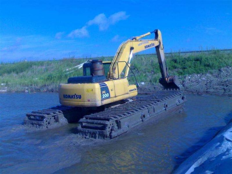Disesuaikan 20 Ton Amphibious Excavator Pontoons Floating Chassis untuk Swamp Wetland Soft Terrain Projects