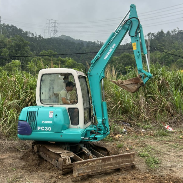 Ekskavator Kompak Komatsu PC30-7 Dengan Kabin Bekas Ekskavator Mini 3 Ton - Mesin Penggali Halus Komatsu, Peralatan Mini Bahan Bakar Rendah untuk Dijual