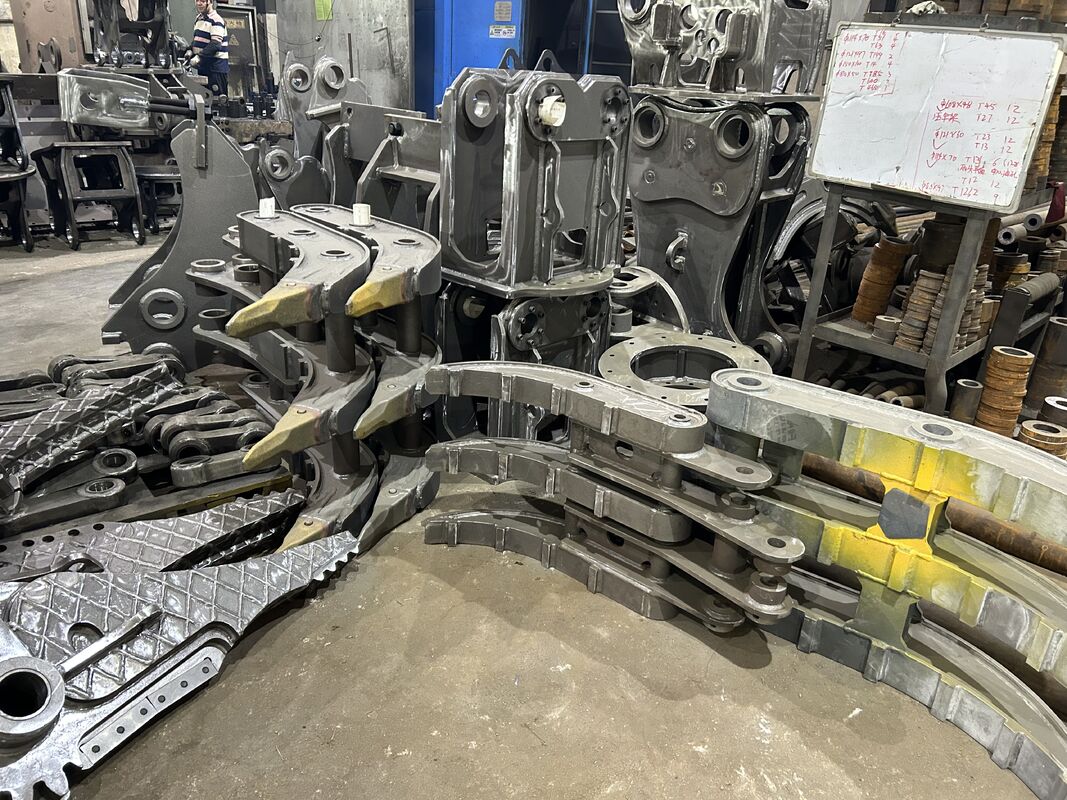 Pabrik kustomisasi Heavy Duty Excavator Hydraulic Scrap Metal Shear Old Car Ship Shear Sharp Blade 360° Rotasi Steel Bar Pipe Shear